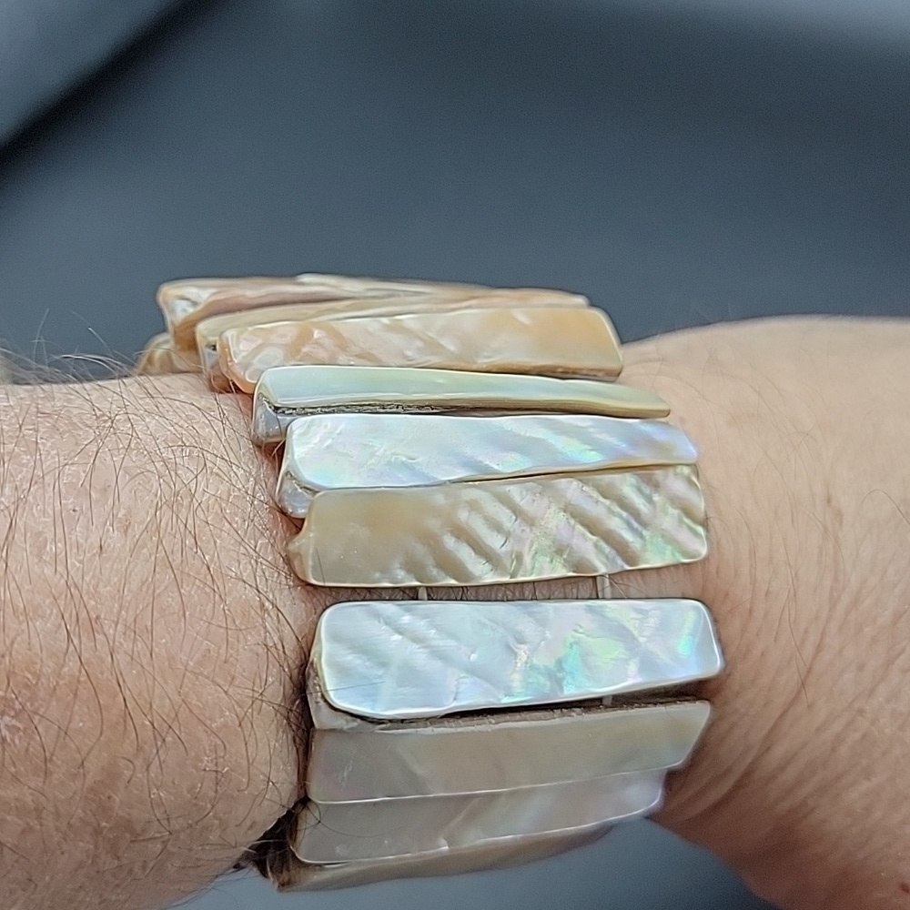 Iridescent Mother Of Pearl Shell Bracelet US Size 7 To 7-1/2"